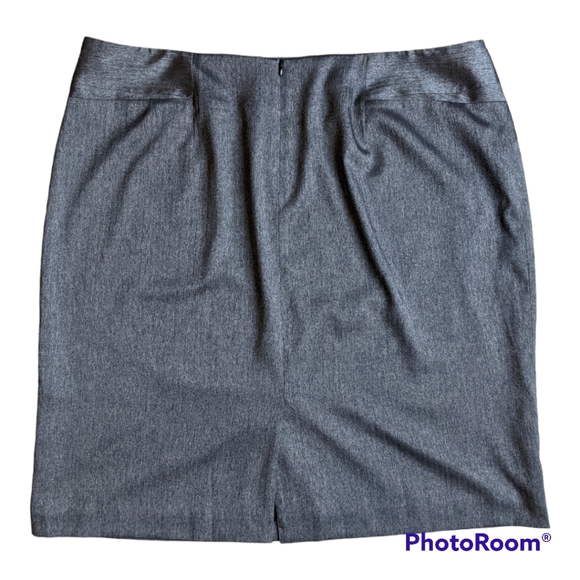 Anne Klein Dressy Pencil Skirt, Size 22W, Very Fine Black and Silver Heringbone - Picture 2 of 7